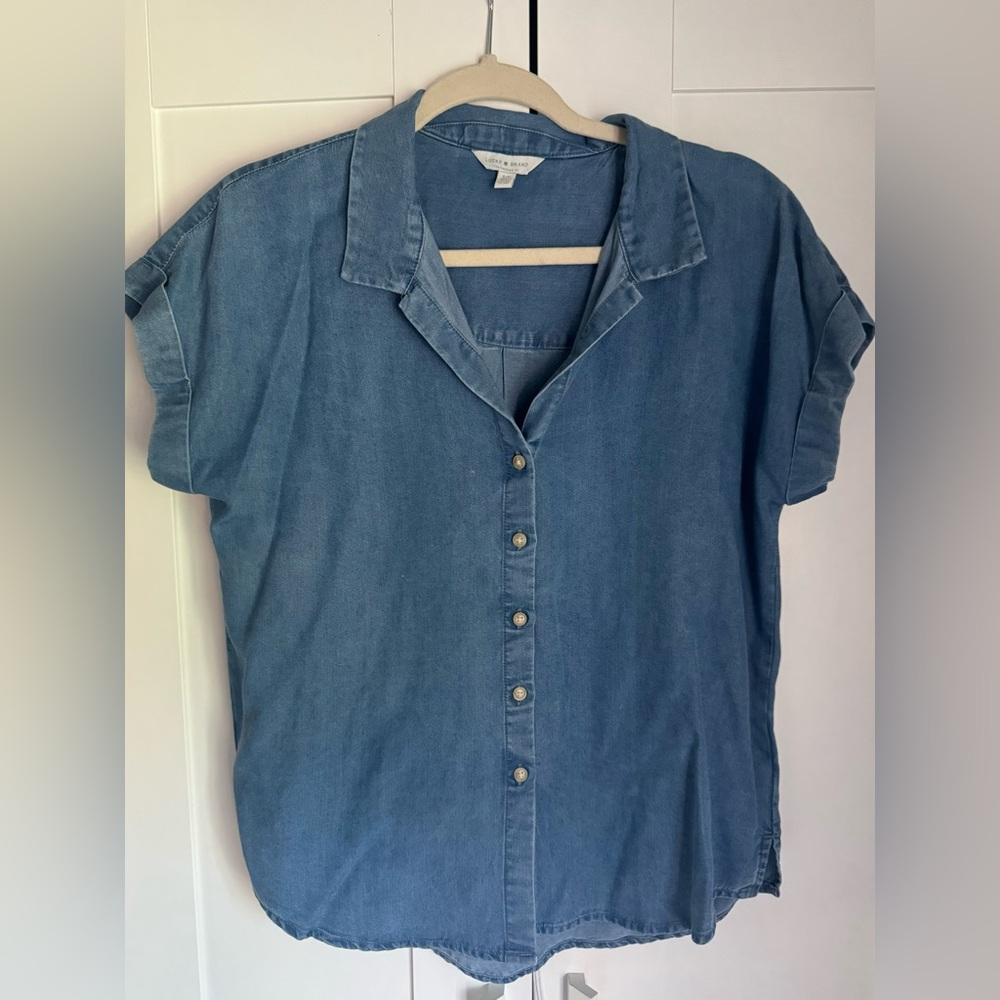 Like New Lucky Brand Chambray Shirt